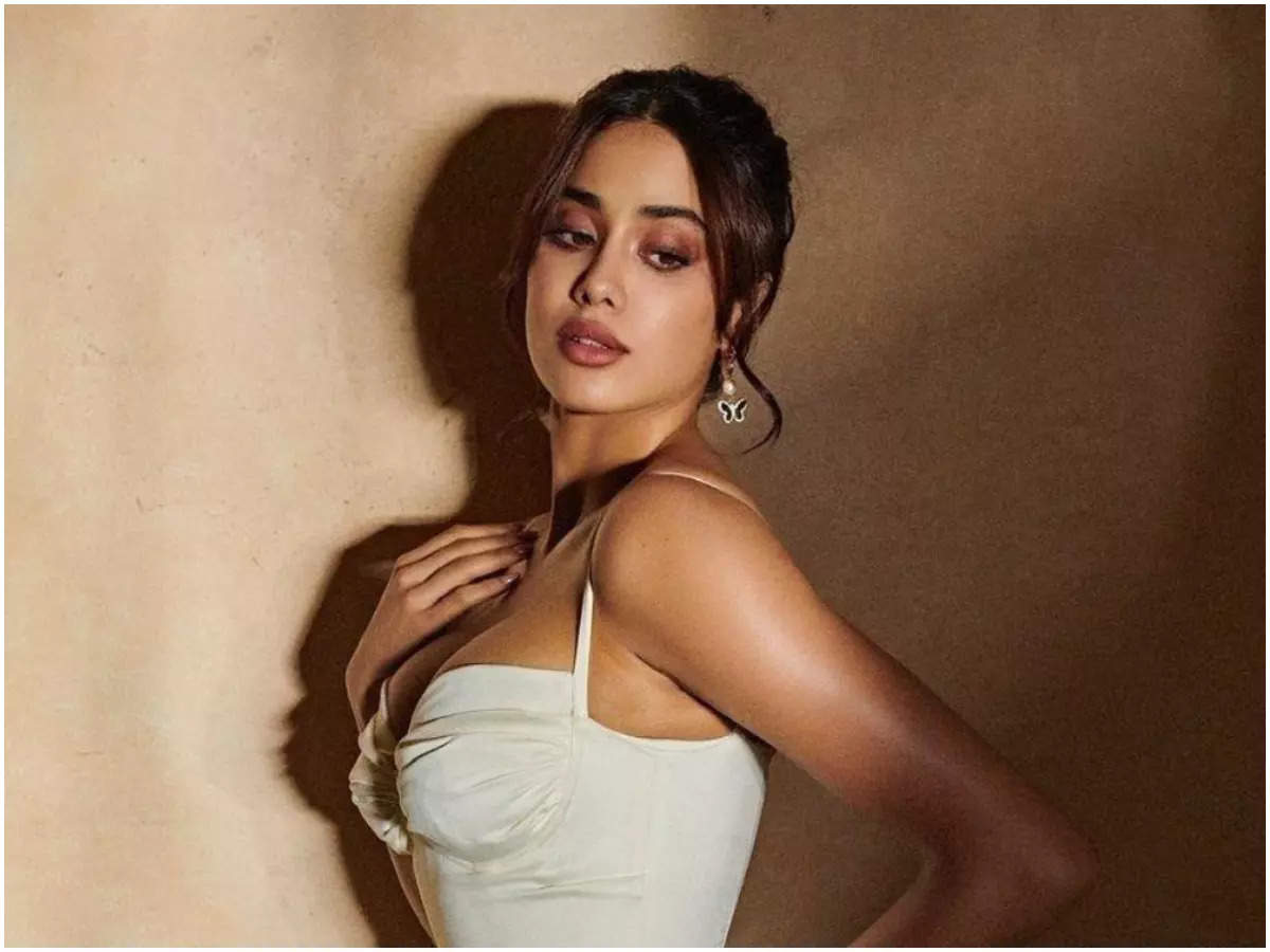 Janhvi Kapoor on Rajesh Khanna's stardom; Women would put sand in their  maang, when his car drove away | Hindi Movie News - Times of India