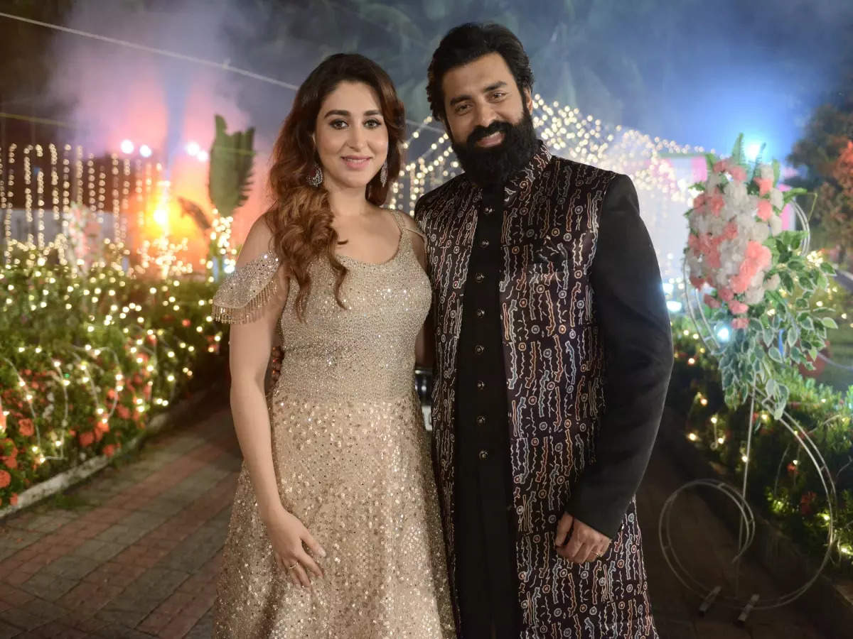 Tolly couple Oindrila Sen-Ankush Hazra to appear on Alor Theekana's wedding  special episode - Times of India