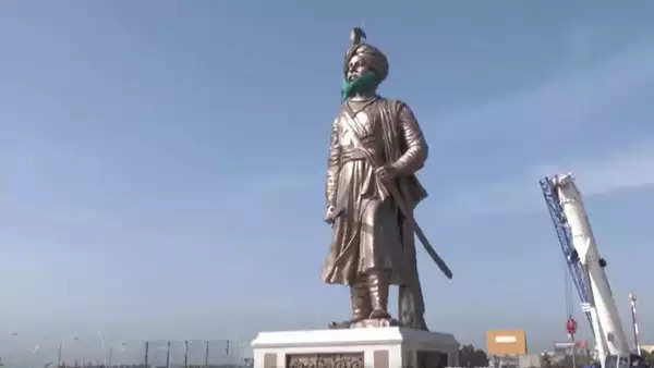 Kempegowda, a feudatory ruler under the erstwhile Vijayanagara Empire founded Bengaluru in 1537.