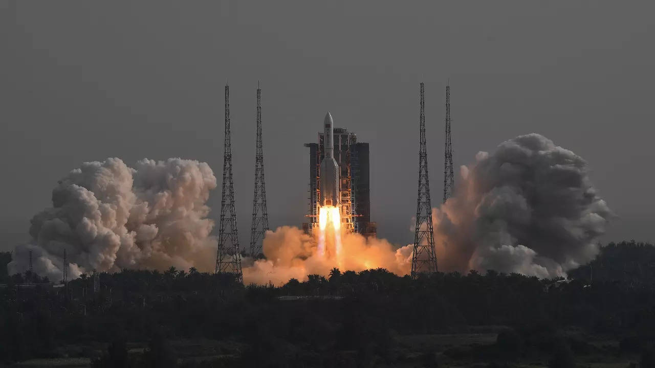 Long March-5B Y4 carrier rocket carrying the space lab module Mengtian, blasts off from the Wenchang Satellite Launch Center in south China's Hainan Province, Monday, October 31, 2022 (AP) 