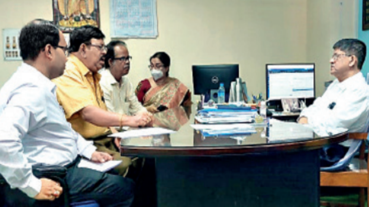 Doctors submit the provisional SOP at Swasthya Bhawan 
