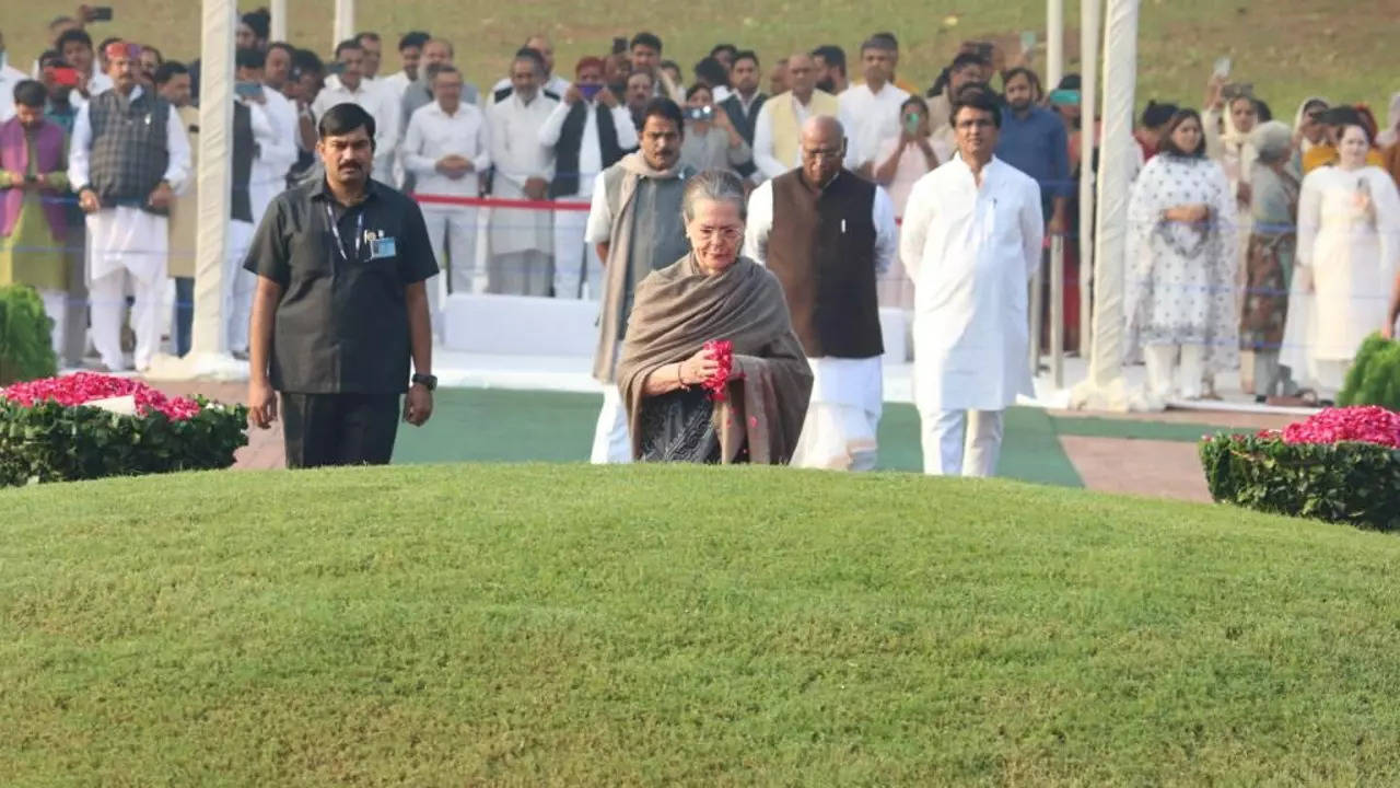 Sonia Gandhi pays tributes to former PM Jawaharlal Nehru on his birth anniversary at Shantivan 