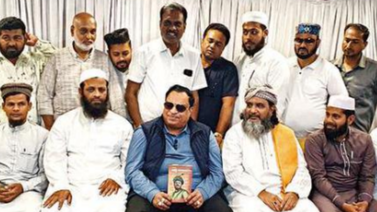  Former minister and president of Karnataka JD(S) CM Ibrahim on Wednesday participated in a discussion on the book ‘Tipu Nija Kanasugalu’ with members of the Muslim community in Mysuru