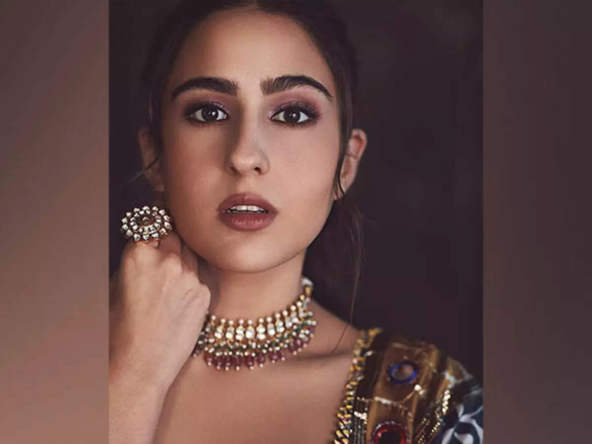 sara ali khan in anarkali