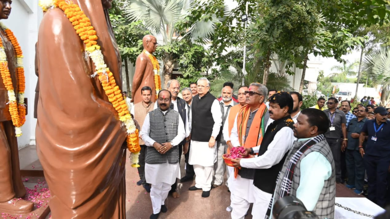 Mathur paid tributes to freedom fighters and great personalities of Chhattisgarh.