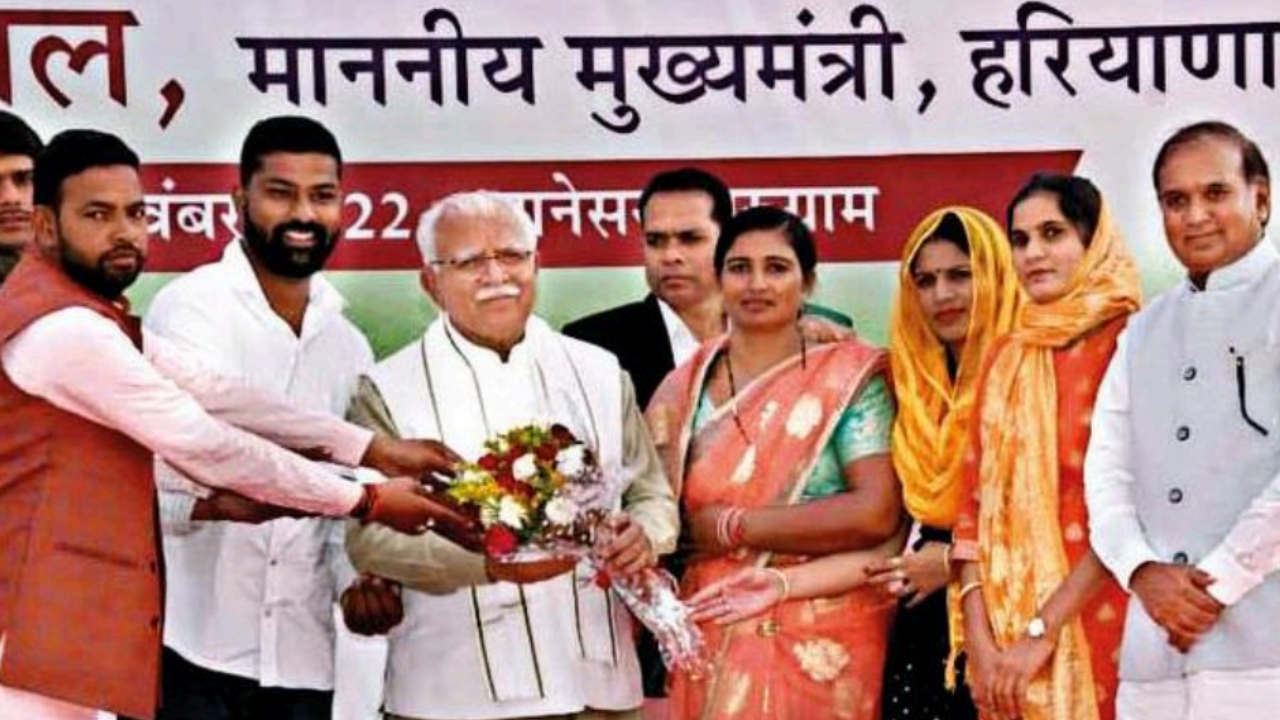 CM Manohar Lal Khattar with newly elected panches and sarpanches