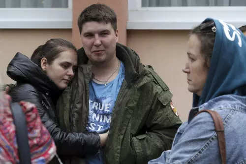 File photo: A Russian recruit and his wife hug outside a military recruitment center in Volzhskiy, Volgograd region