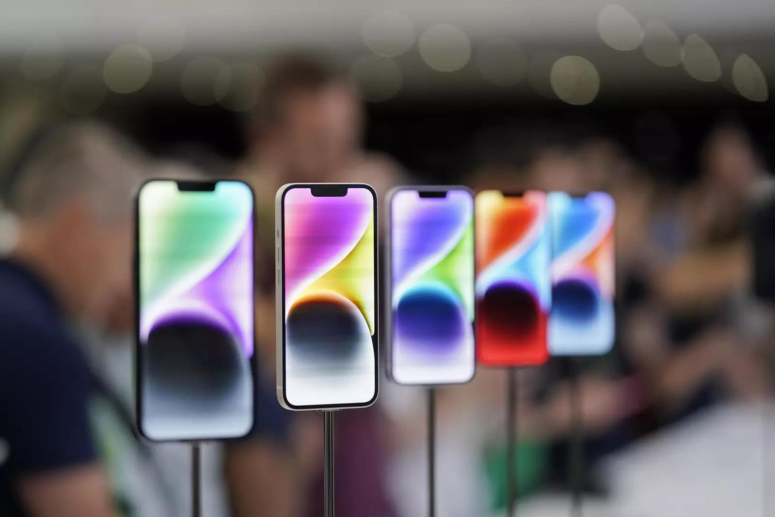 Samsung is likely to supply Apple with 80 million OLED panels for iPhone 14. Representative Image