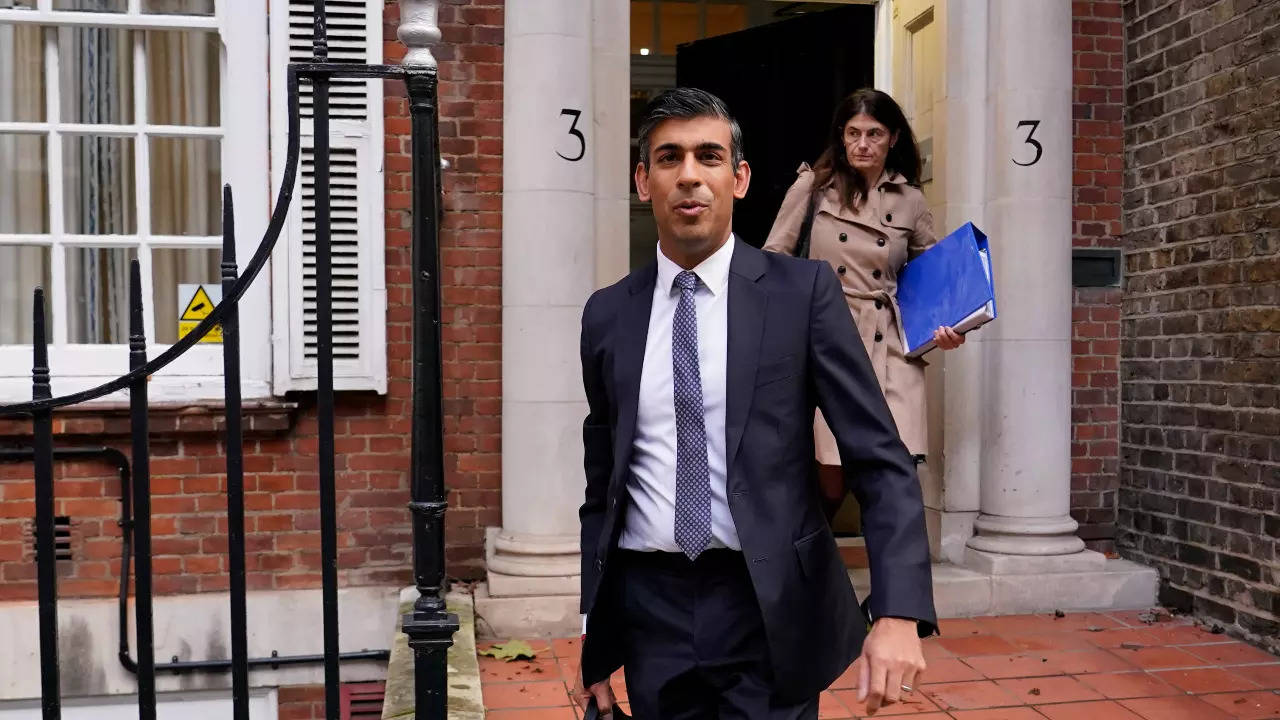 Rishi Sunak's popularity with the UK electorate remains on stronger ground than that of the governing Conservative Party