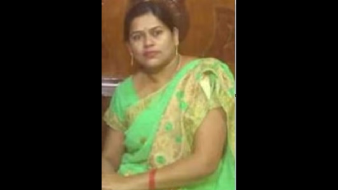 Anju Sharma suffered serious injuries and was rushed to Lala Lajpat Rai (LLR) hospital, where she died during treatment.