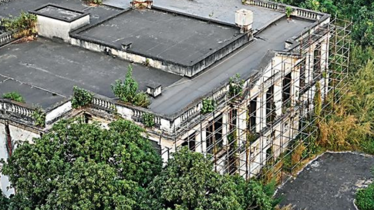 The address — 11 Russell Street — was accorded Grade-I heritage status by the KMC heritage committee led by late historian Barun De