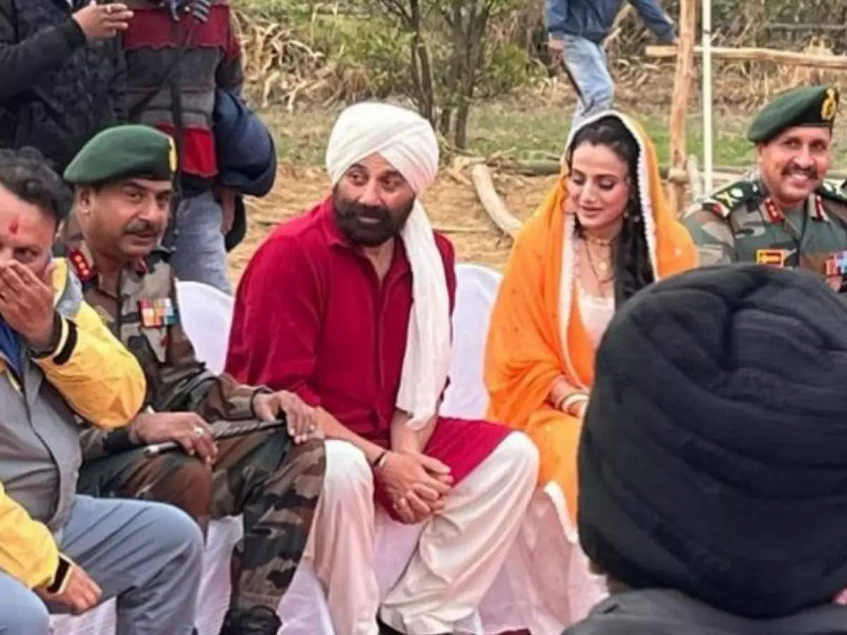 Sunny Deol and Ameesha Patel's 'Gadar 2' to wrap up this month, says Anil Sharma | Hindi Movie News - Times of India