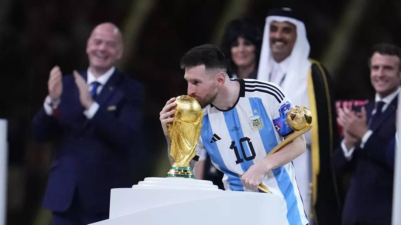 Messi Kiss to FIFA Cup 2022 HD phone wallpaper  Peakpx