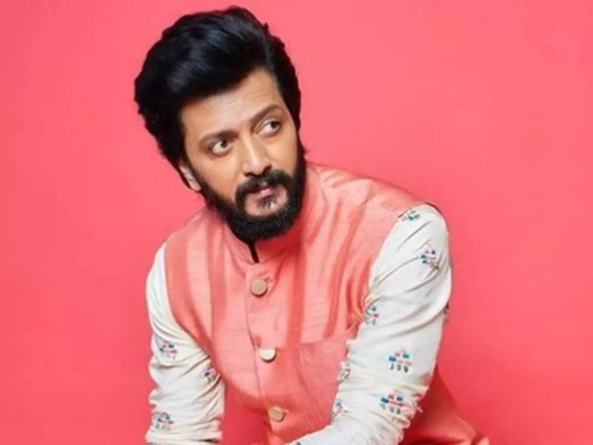 Riteish Deshmukh apologises to the media after a journalist alleged that  the actor's PR team behaved badly with them | Hindi Movie News - Times of  India