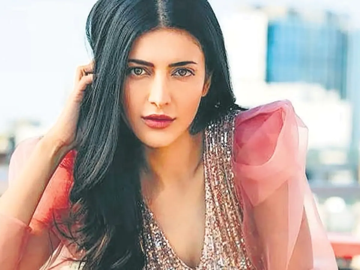 Shruti Haasan responds as she gets trolled for acting alongside an older  actor, says 'age is just a number' | Tamil Movie News - Times of India