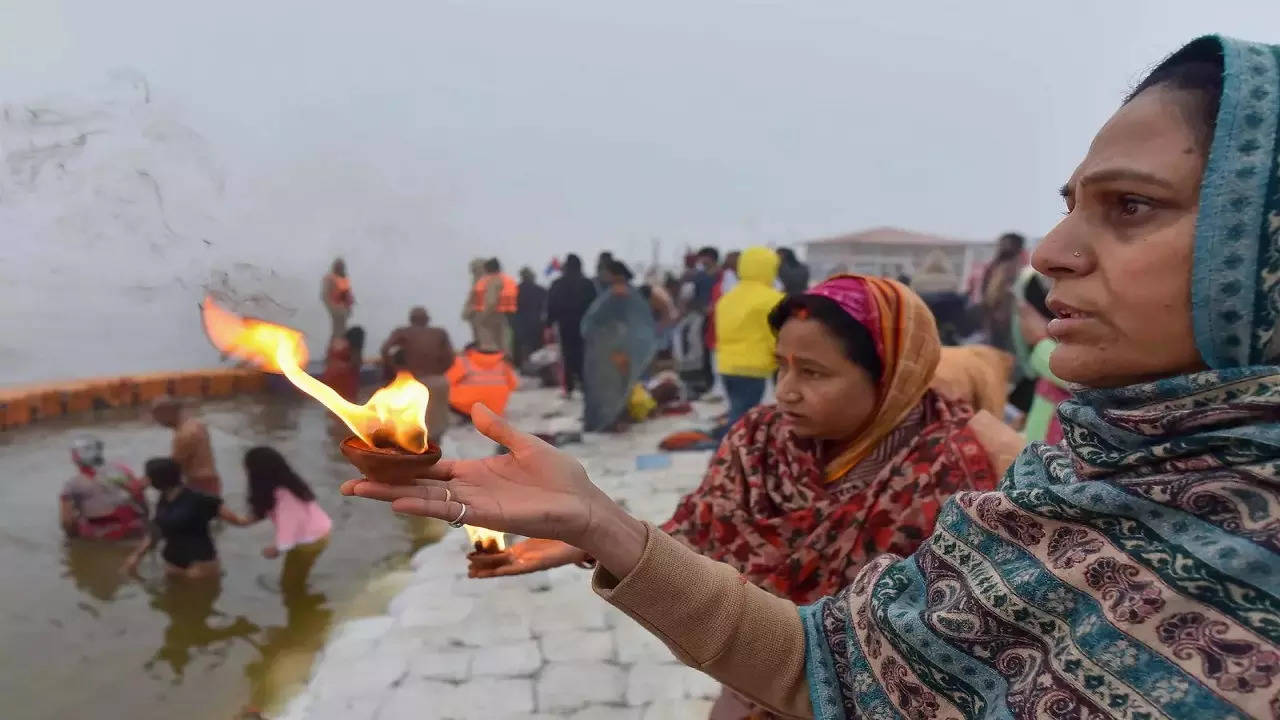 Devotees offer prayers after taking holy dip on the occasion of Paush Purnima during Magh Mela at Sangam. (PTI)