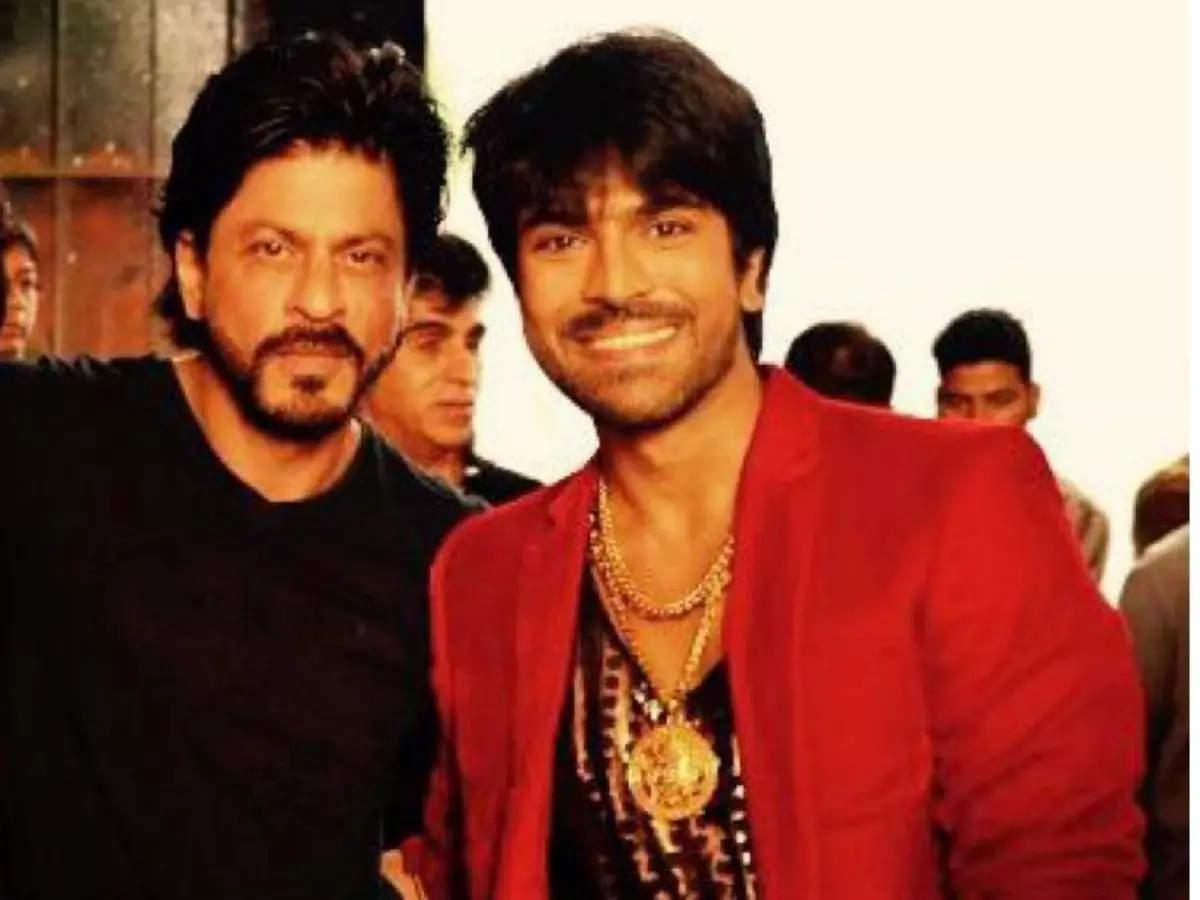 SRK - Ram Charan indulge in bromance