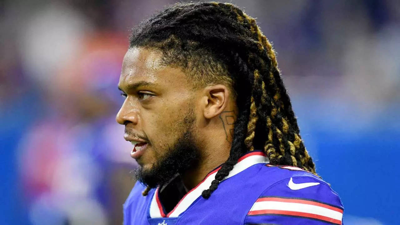 Chicago, United States. 24th Dec, 2022. Buffalo Bills safety Damar Hamlin  (3) celebrates a fumble recovery by teammate Tim Settle during the Bills  35-13 Christmas Eve win over the Chicago Bears at