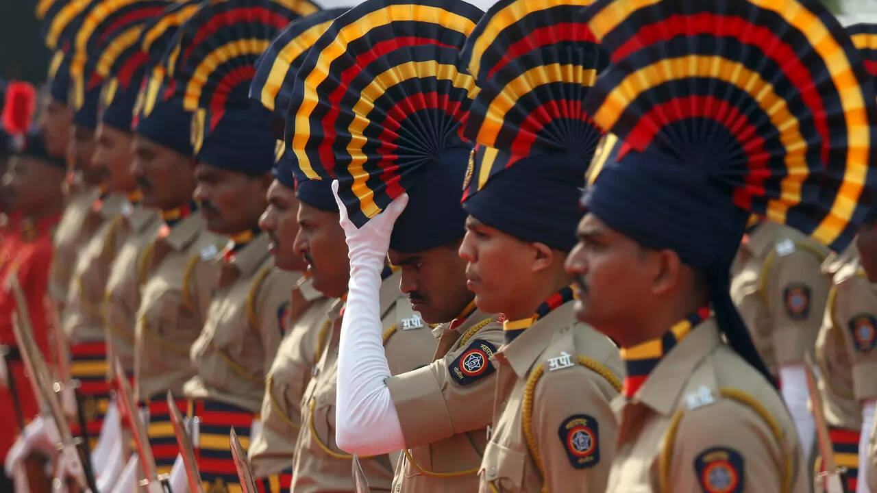Doctors, engineers, MBAs apply for Maharashtra police constable-driver jobs