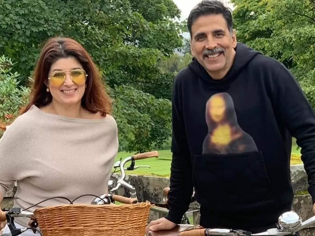 Twinkle Khanna calls marriage a ‘Faraday cage’ as Akshay Kumar takes her and daughter Nitara on a peddling boat on an icy lake – Watch video | Hindi Movie News