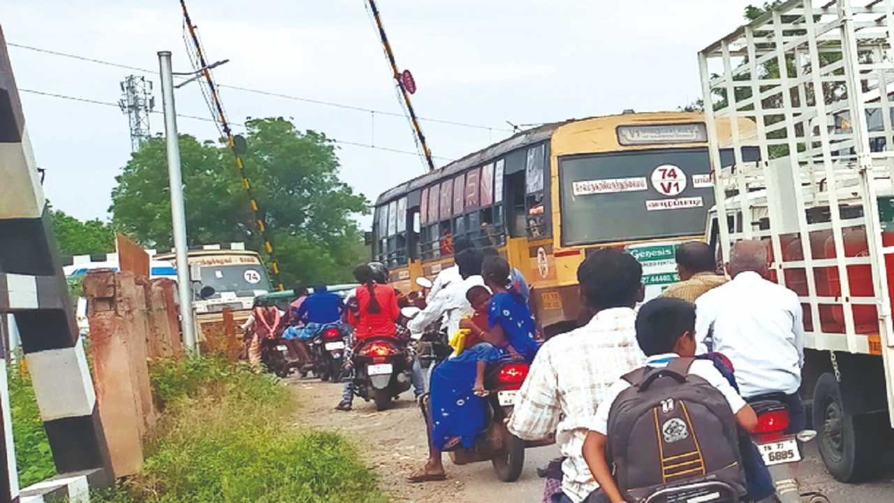  Residents of Vazhapadi town panchayat have to wait for at least 20 minutes to cross the railway gate when it is closed 