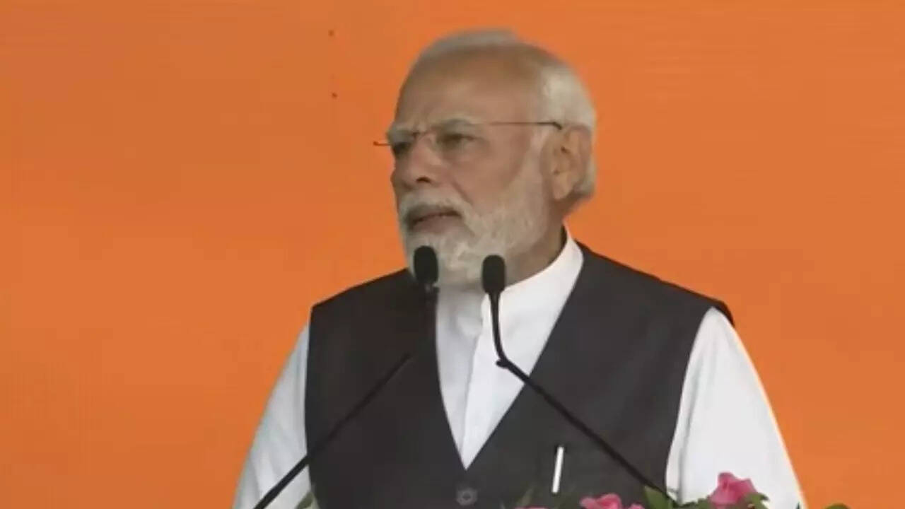 PM Modi launches projects worth Rs 38,000 cr in Mumbai