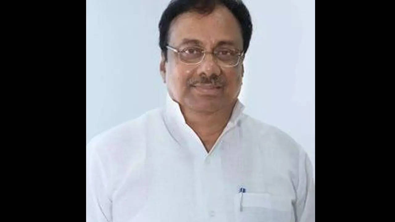 Elangovan said he had recommended to TNCC chief KS Alagiri and party high command in Delhi his younger son Sanjay Sampath for the seat (Courtesy: Twitter/@EVKSElangovan)