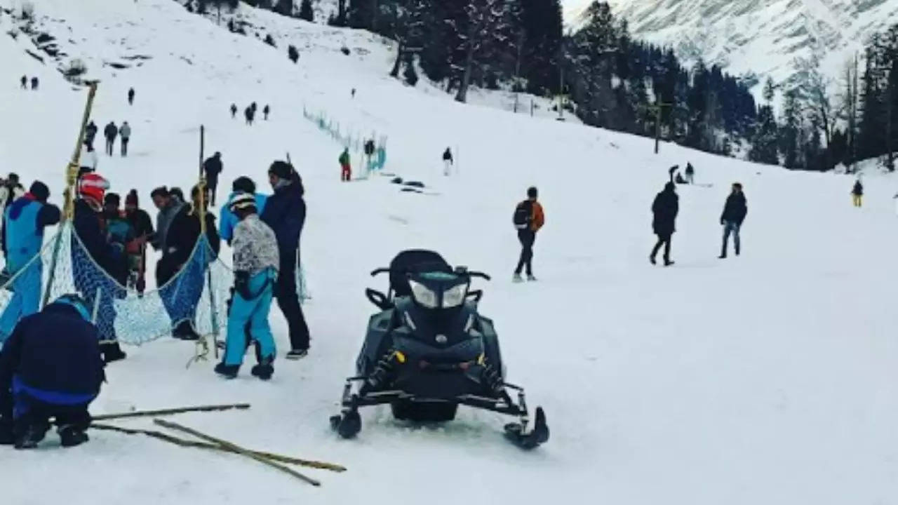 A large number of tourists thronged Solang valley on Saturday to experience winter sports activities including skiing, snowmobile, all-terrain vehicles, sledging and snow tube slide.