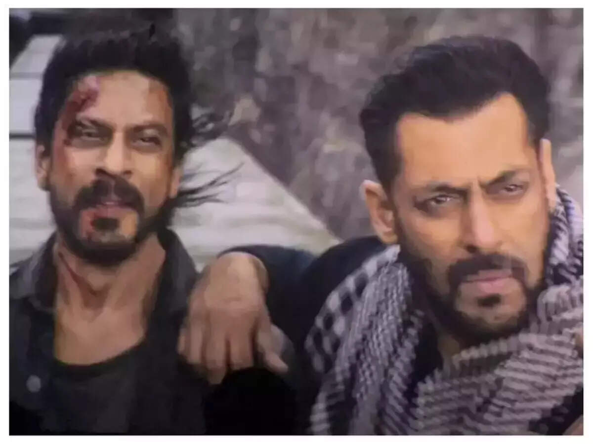 Live: Fans dance to SRK and DP song from Pathaan