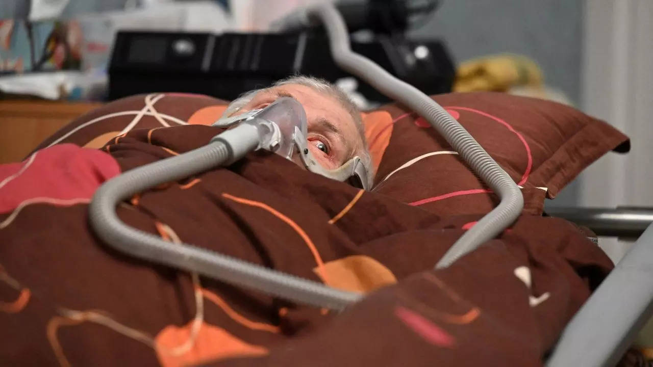 'Toplam işkence': Hasta Ukraynalılar elektrik kesintileri sırasında oksijen için nefes alıyor