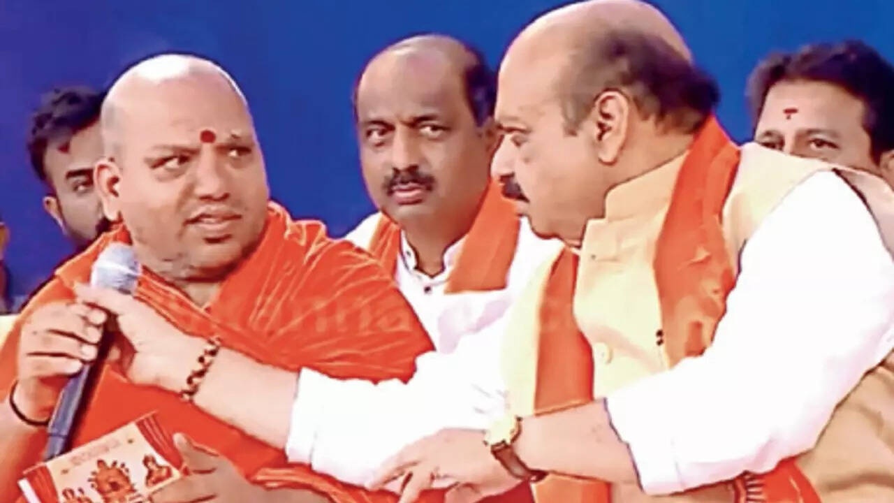 Karnataka seer rakes up Bengaluru flood issue; CM Bommai grabs mic, differs