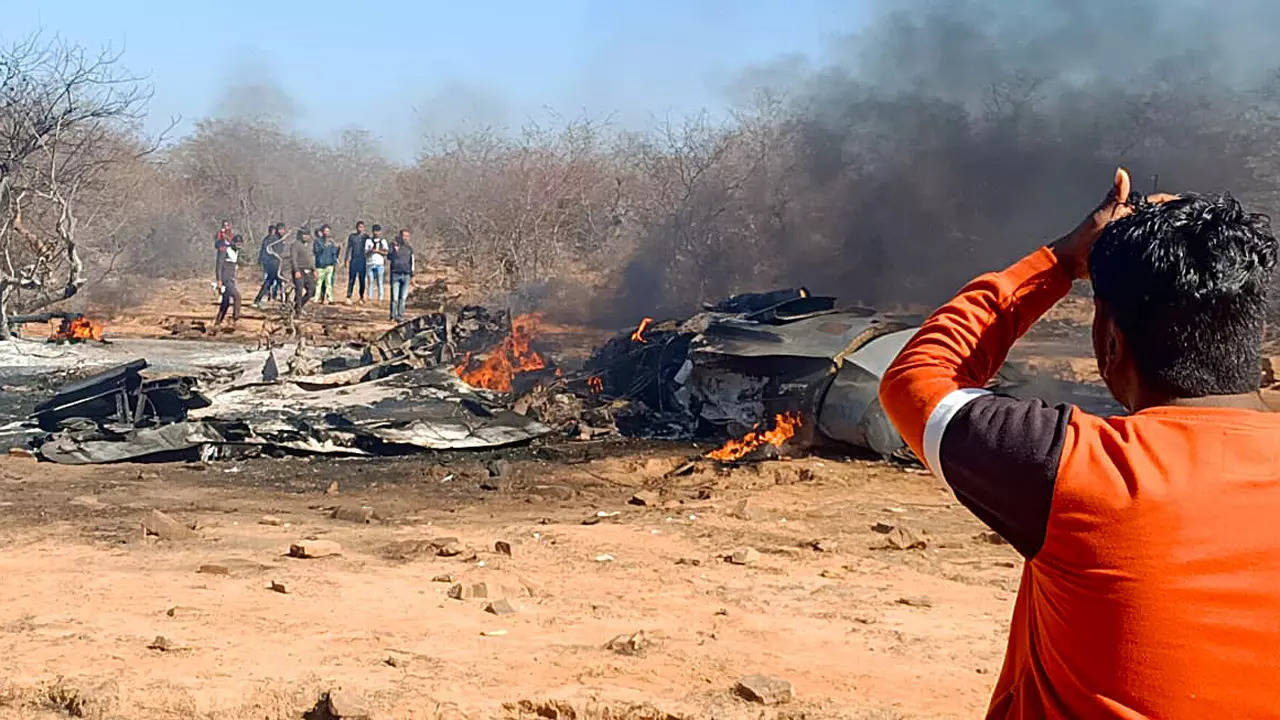 'Deafening sound, balls of fire': Eyewitnesses recount tragic Sukhoi-Mirage crash in Madhya Pradesh