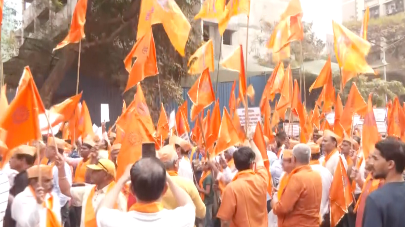Mumbai: 'Hindu Jan Jagriti Samiti' holds protest against 'Love Jihad' |  City - Times of India Videos