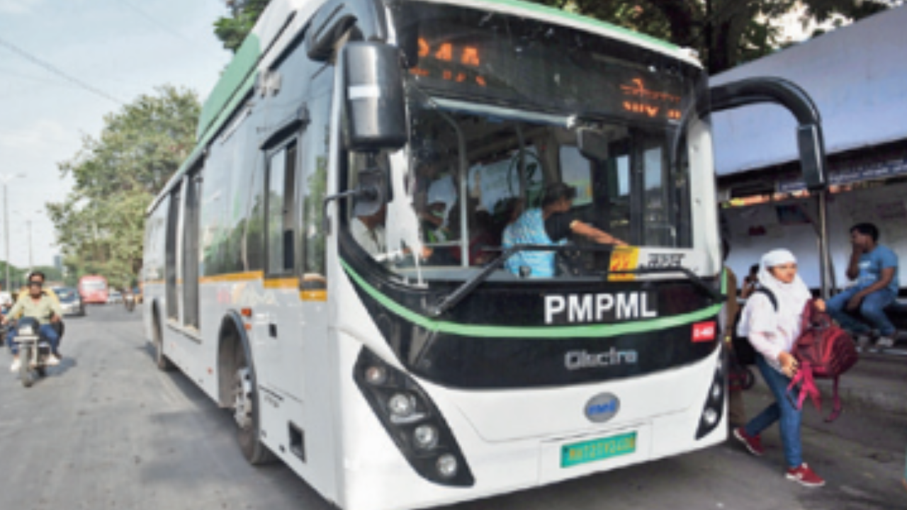 2 blind students hit by PMPML bus, badly hurt | Pune News – Times of India