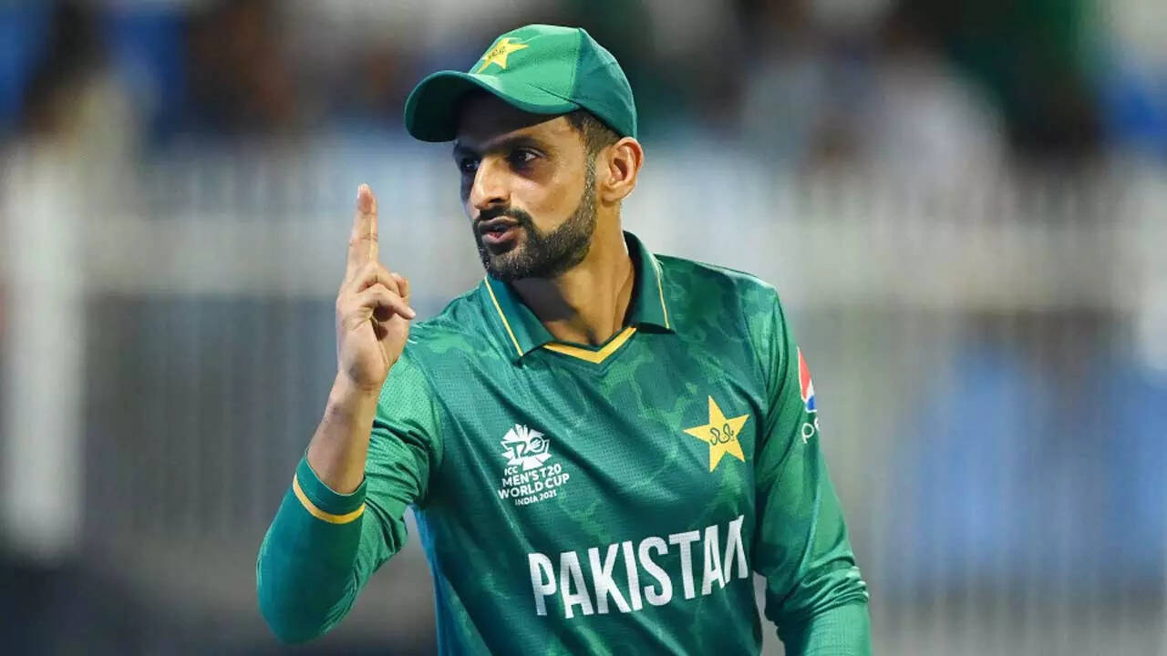 Watch: Shoaib Malik gets guard of honour on his 500th T20 match