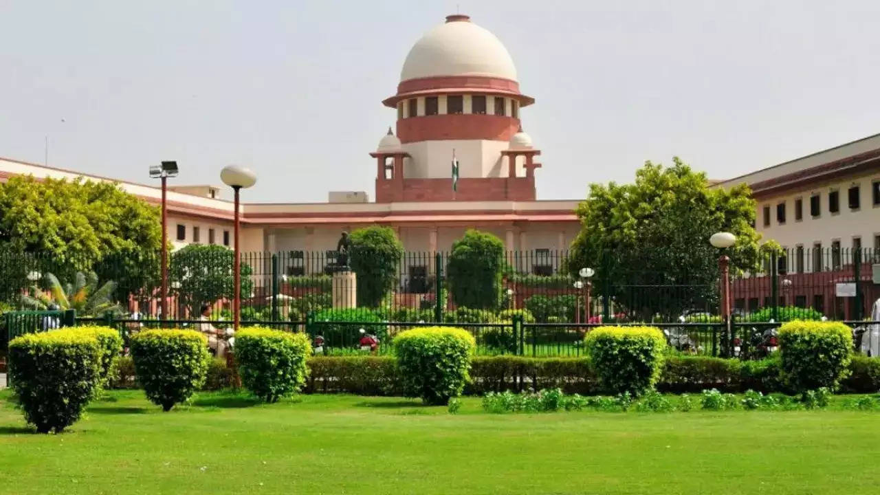 न्यायिक आदेश से सरकार के अधिकार को खत्म नहीं कर सकते: सुप्रीम कोर्ट Can't take away government's authority by judicial order: Supreme Court