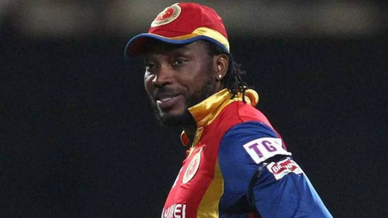 What happened when Gayle visited this RCB fan in hospital