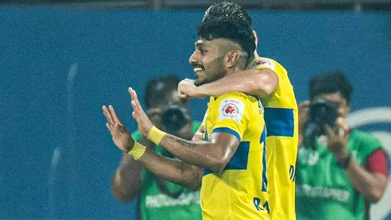 ISL: Kerala Blasters snatch a comeback 2-1 win against Chennaiyin FC |  Football News - Times of India