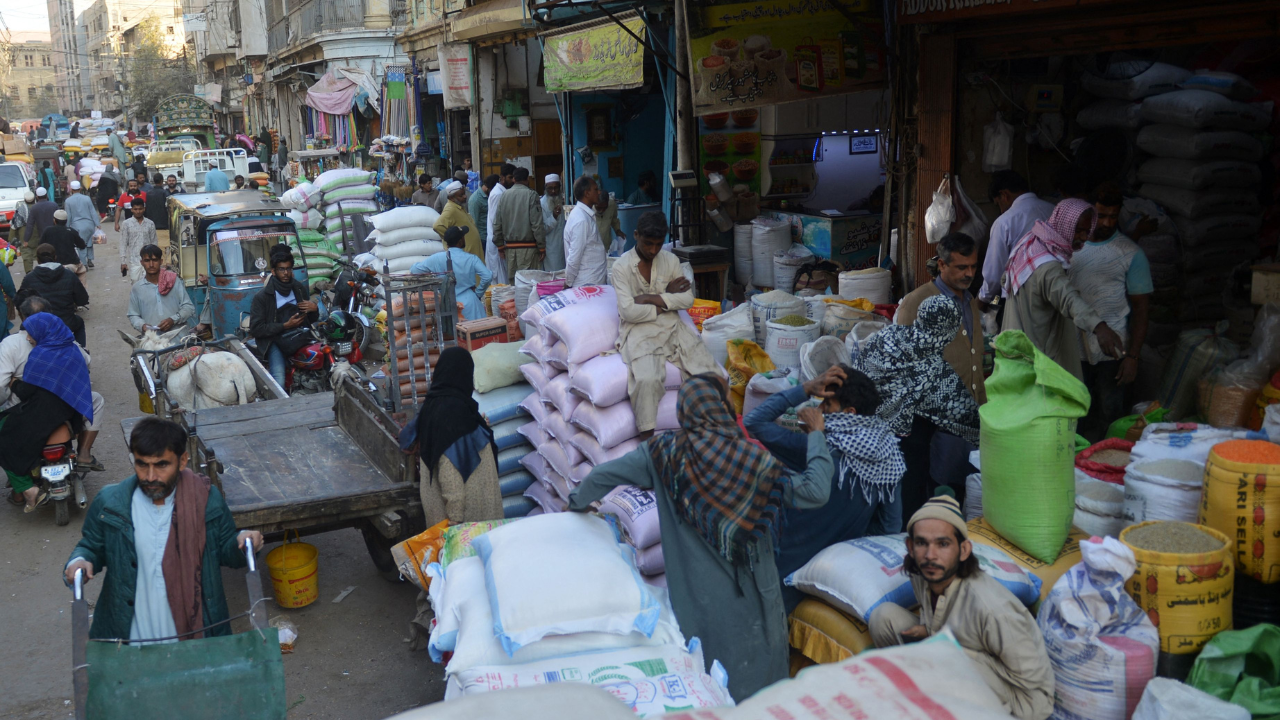 Pakistan: What life is like in crisis-hit Pakistan as inflation soars
