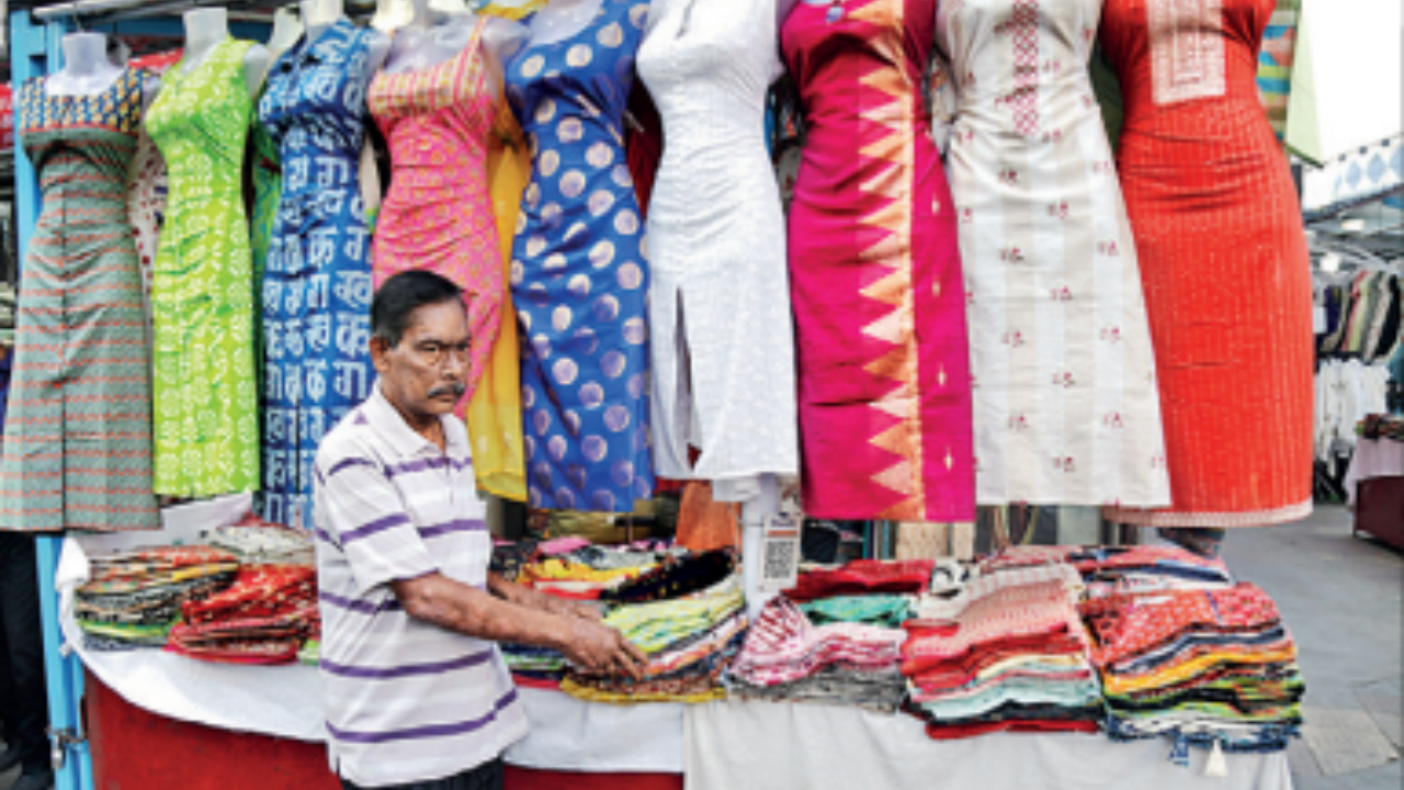 1st batch of 4 hawkers in Kol vows to follow norms