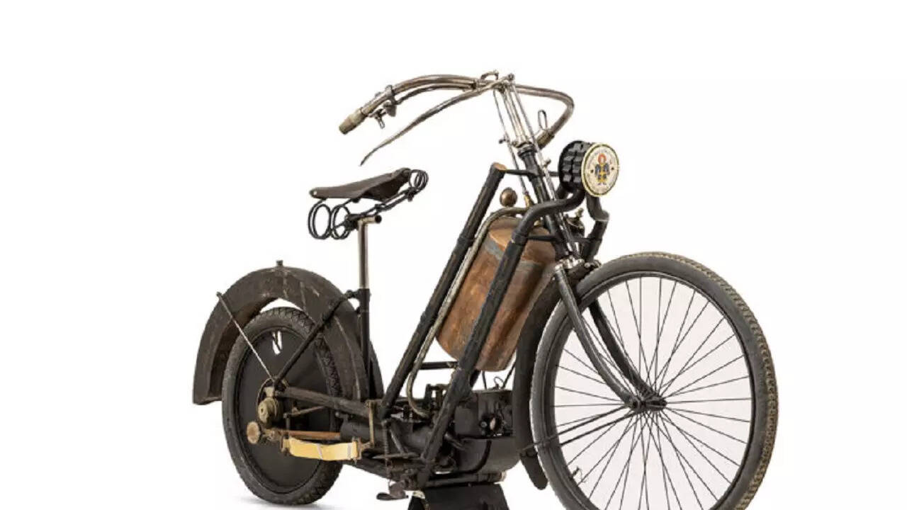 World's oldest motorcycle: Direct drive, no clutch state-of-the-art tech from 1894