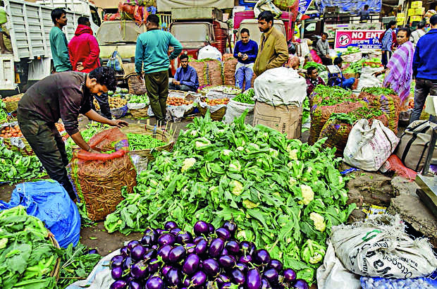 Hawkers, illegally parked vehicles choke Fancy Bazar