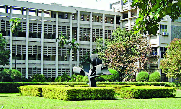 Suicide drives IIT-B to draw up &lsquo;lighter&rsquo; curriculum to cut stress
