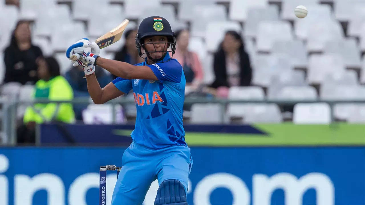 Harmanpreet becomes first cricketer to play 150 T20Is