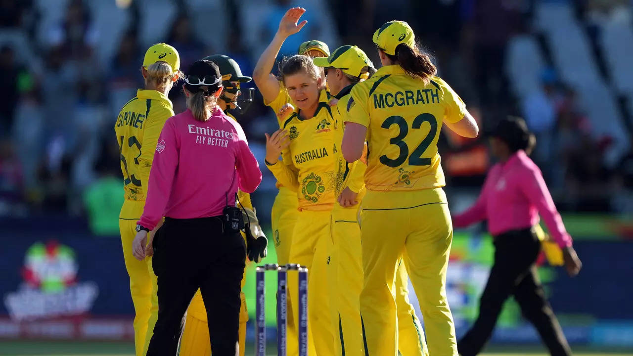 Australia into T20 World Cup final after dramatic India win