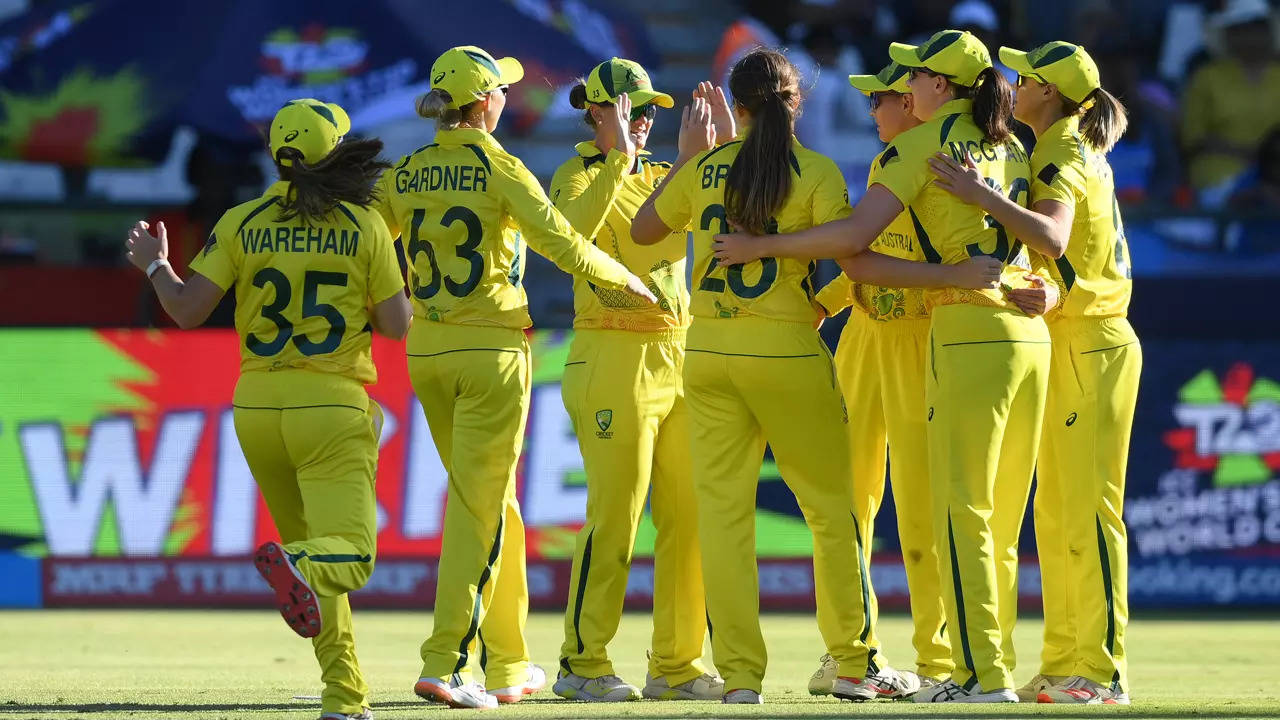 indgang syreindhold overraskende Women's T20 World Cup, India vs Australia Highlights: Australia beat India  by 5 runs to enter seventh straight final | Cricket News - Times of India