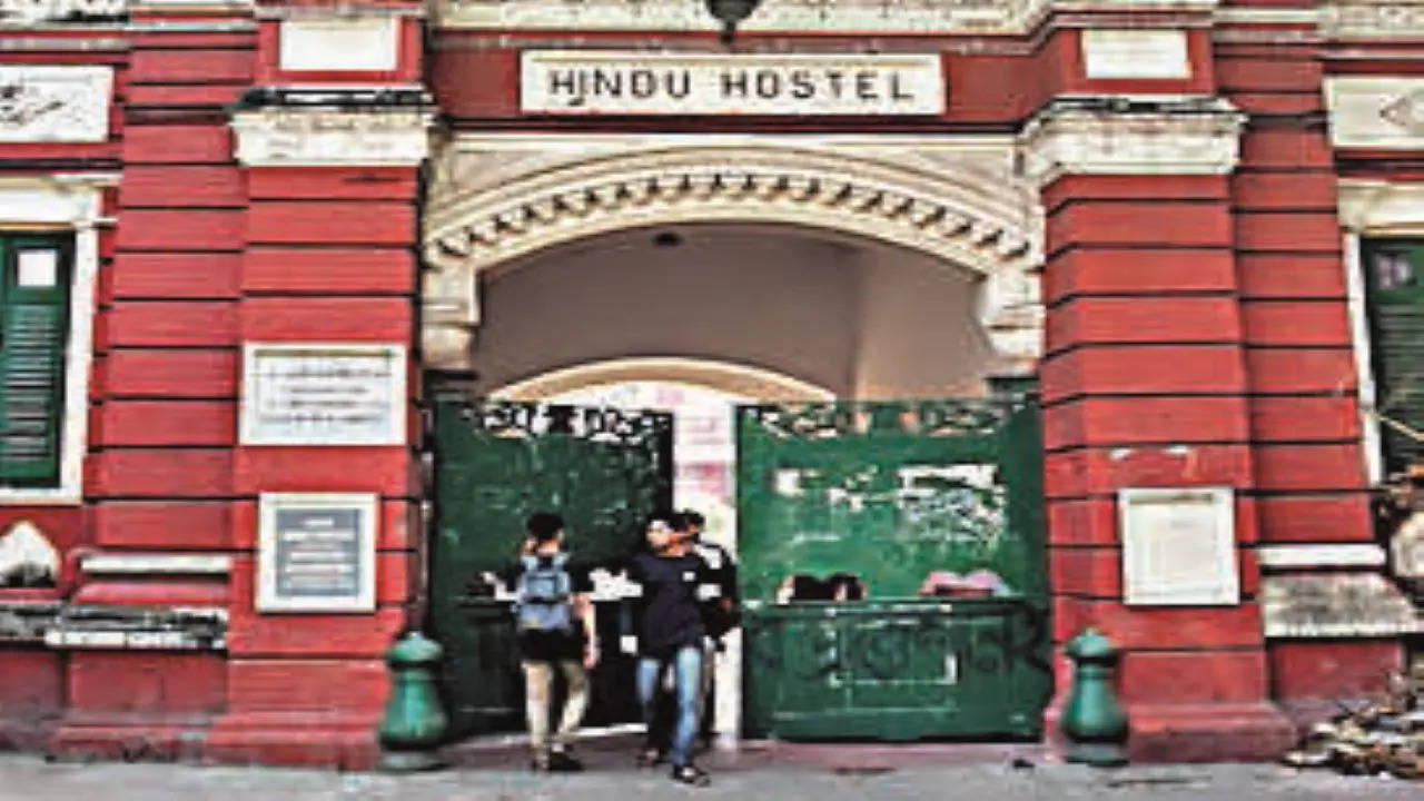Boarders and 'guests' clash at Hindu Hostel in Kolkata