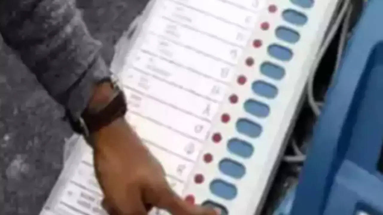 As many as 270 polling stations have been set up in Kasba Peth and 510 in Chinchwad. (Representative image)