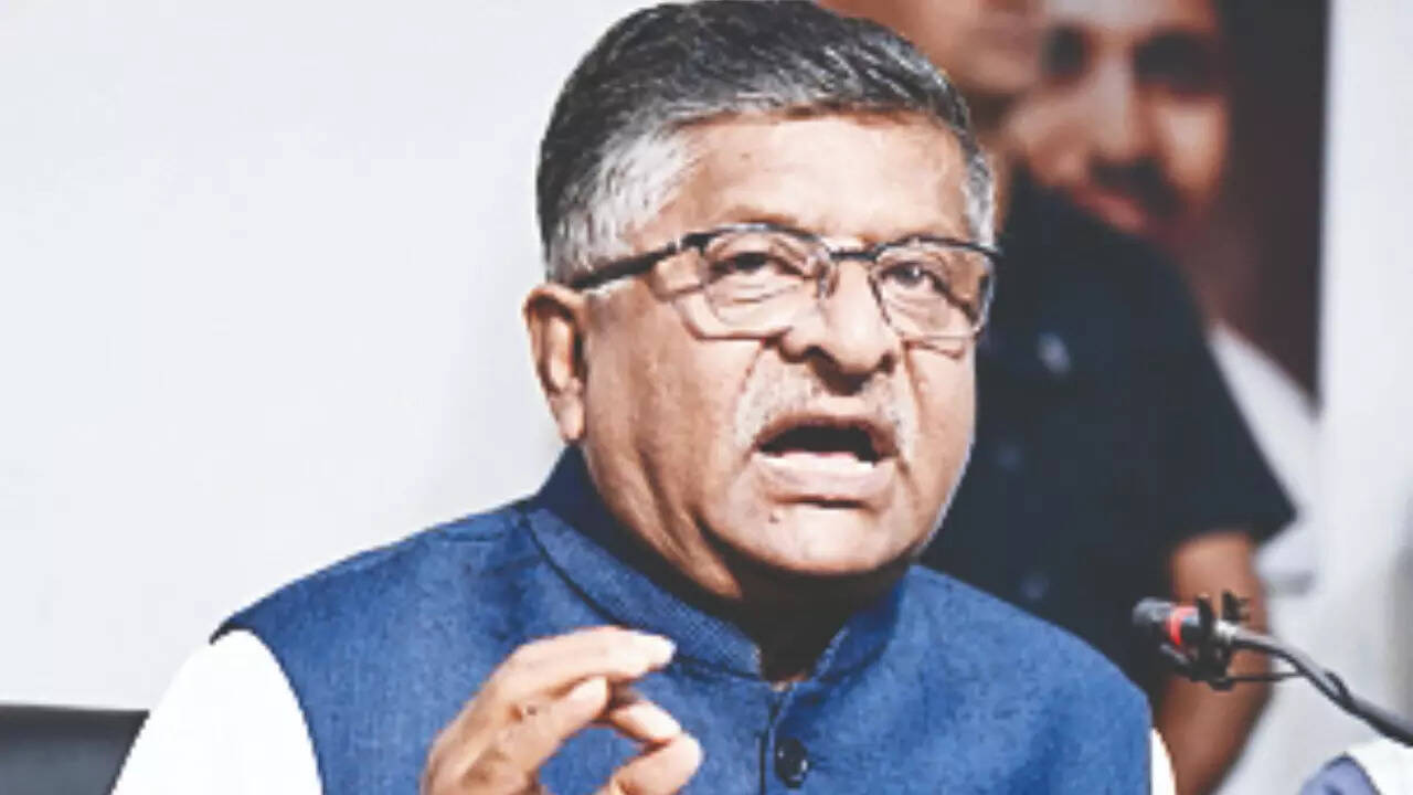 BJP slams Sonia, says comments reek of desperation