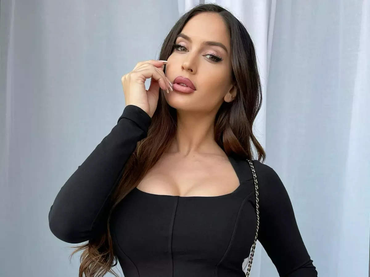 Neymar's ex-girlfriend Natalia Barulich: I am not reaching out to people  for work; I am focusing on developing my craft | Hindi Movie News - Times  of India